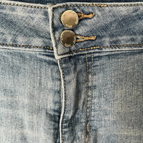 APT. 9 Denim shorts, size 14 - Picture 3 of 5